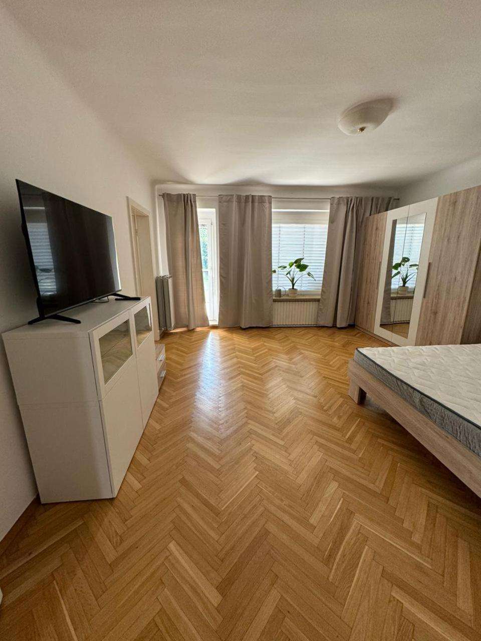 Maximo Apartments - Free Parking Maribor Kültér fotó